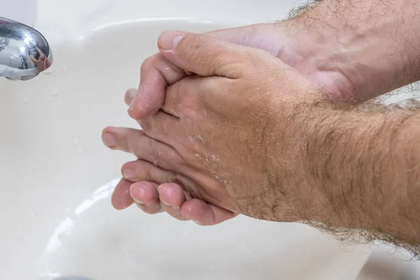 Pria Mencuci Tangan Cekungan Close Salah Satu Dari Beberapa Dalam — Stok Foto
