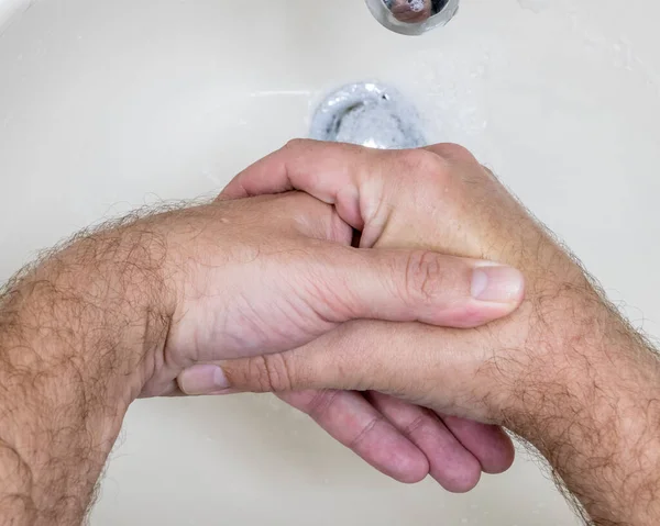 Homem Lavar Mãos Close Cima Uma Das Várias Etapas Lavagem — Fotografia de Stock