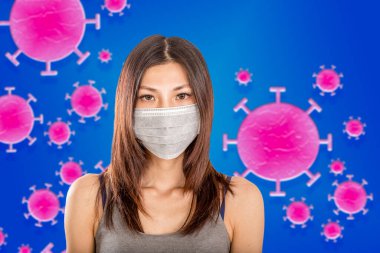 Arka planda koronavirüs hücreleri olan cerrahi maske takan Çinli bir kadın.