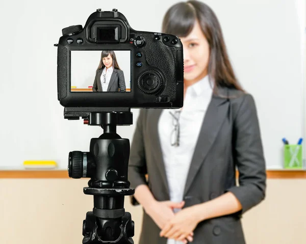 Aula Streaming Professor Asiático Americano Com Câmera Para Estudantes Casa — Fotografia de Stock
