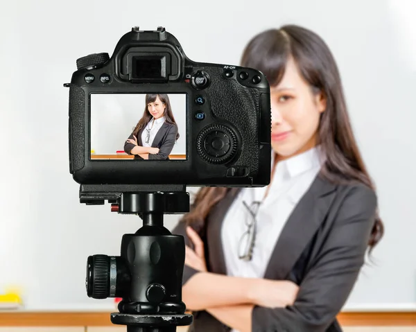 Aula Streaming Professor Asiático Americano Com Câmera Para Estudantes Casa — Fotografia de Stock