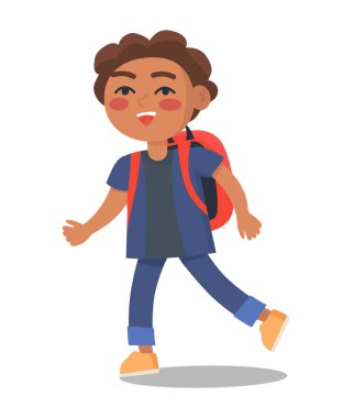 Mavi ceket ve kot sırt çantası ile gülümseyen çocuk