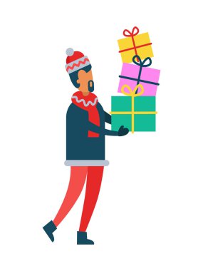 Noel hediye kutuları yığınları hediyeler tutan adam