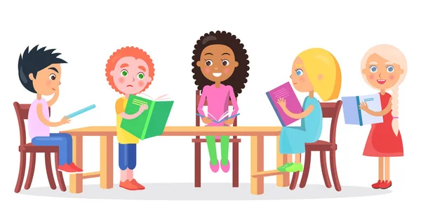 Школярі, сидячи за столом і читання книг — стоковий вектор