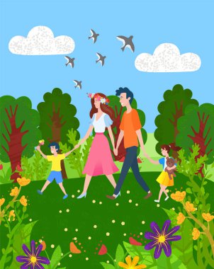 Anne, Baba Oğul ve Kızı Birlikte Yürüyor