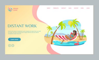 Laptop Web Vektörüyle Plajda Çalışan Serbest Çalışan