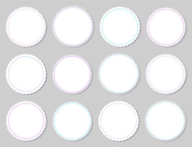 Çeşitli kenarlar gri üzerinde Izole yuvarlak peçeteler