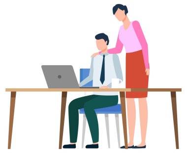 Patron ve Programcı Dizüstü bilgisayar işinde çalışıyor