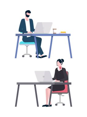 Ofis İşçileri Erkek ve Kadın İş Arkadaşları Dizüstü bilgisayarlarla