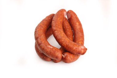  Beyaz arka planda ince sosis. Gıda ürünü.