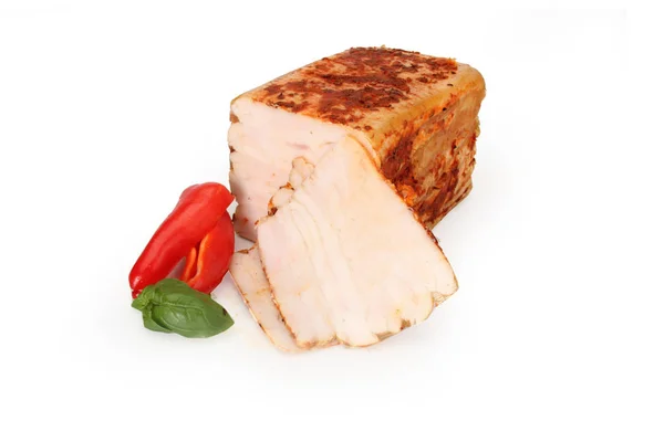 Gerookte bacon in kruiden. Traditionele worst producten witte witte achtergrond. — Stockfoto