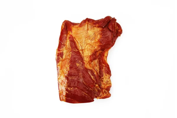 Bacon fumado cru. Produtos tradicionais salsicha branco fundo branco . — Fotografia de Stock