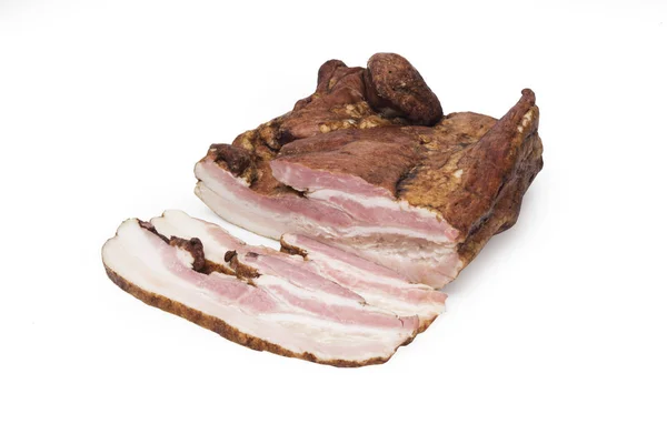 Panceta de cerdo ahumada sobre fondo blanco. Productos alimenticios . —  Fotos de Stock
