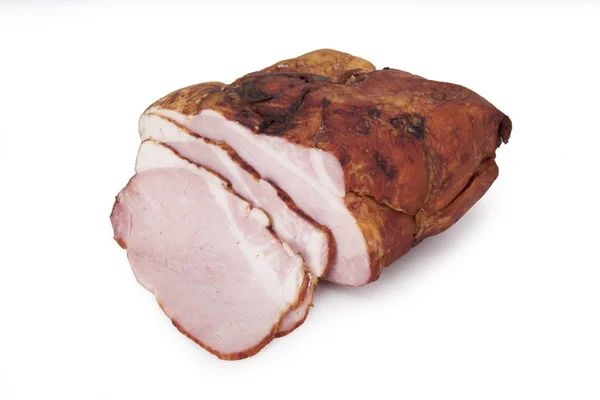 Tütsülenmiş domuz eti. Geleneksel sosis ürünleri beyaz arkaplan. — Stok fotoğraf