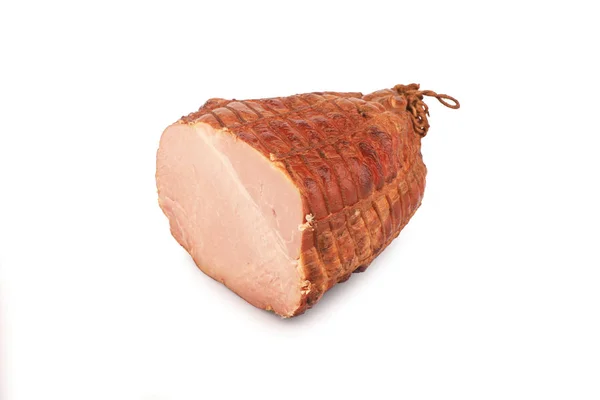 Presunto de porco fumado. Produtos tradicionais salsicha branco fundo branco . — Fotografia de Stock