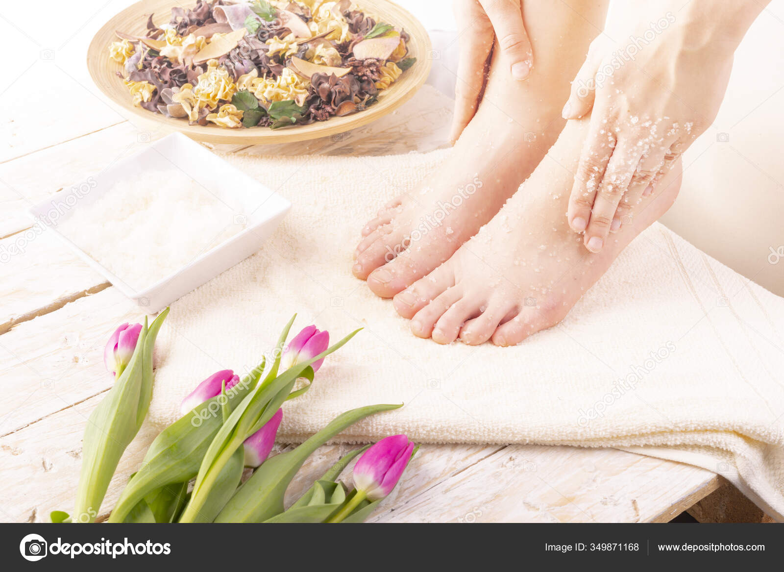 Foot Scrub & Massage - Bellezza Spa