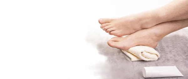 Ampio Banner Con Piedi Maschili Alla Pedicure Spa Luogo Accogliente — Foto Stock