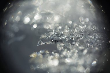 Eriyen karların makro görüntüsü.