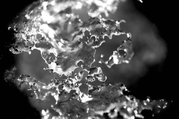 Eriyen karların makro görüntüsü.