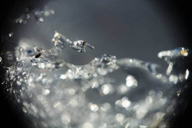 Eriyen karların makro görüntüsü.