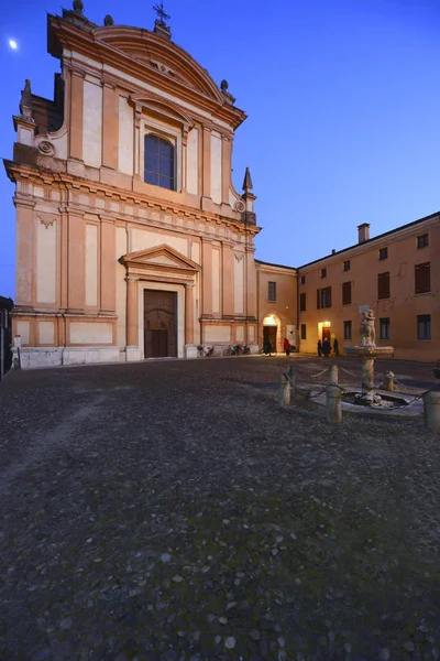 CHURCH OF SAINT BARNABAS IN THE CITY OF MANTOVA — Stock Photo, Image