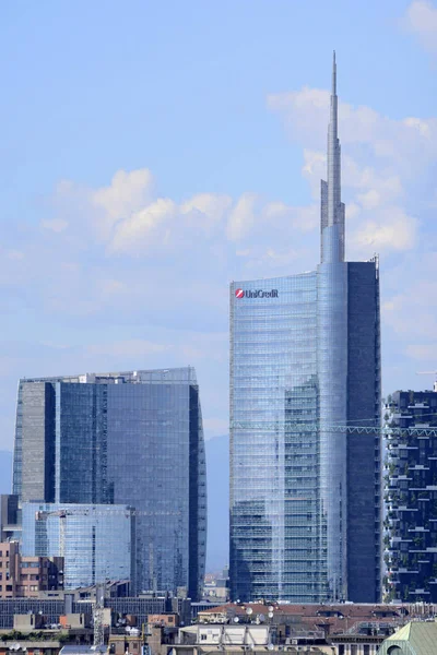 TOWERS UNICREDIT IN MILAN — Stockfoto