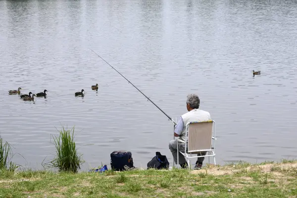 Pescador en el lago — Foto de Stock