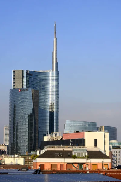 Einzelturm in Mailand — Stockfoto