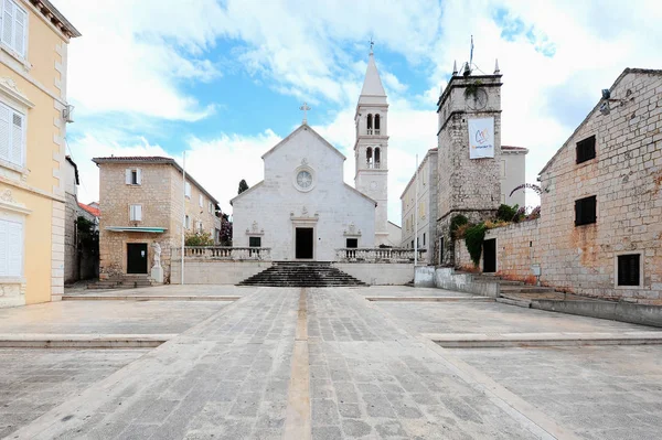 Kyrkan av staden Brac — Stockfoto