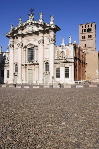 THE CATHEDRAL OF THE CITY OF MANTOVA — Stock Photo, Image