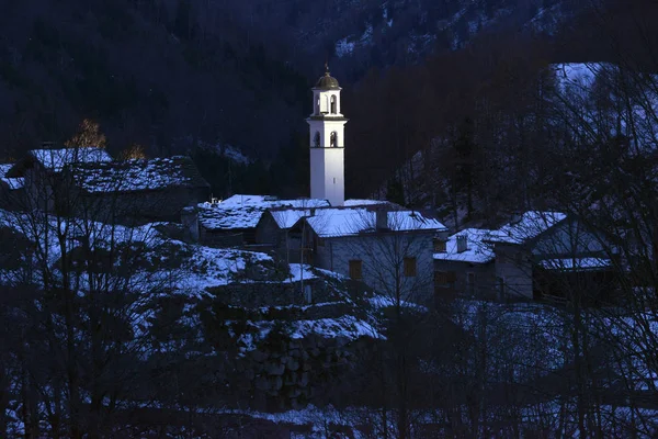 VILLAGE IN THE MOUNTAINS — Stock Photo, Image