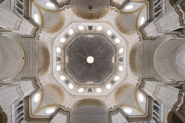 Decke der Kathedrale der Stadt Pavia — Stockfoto