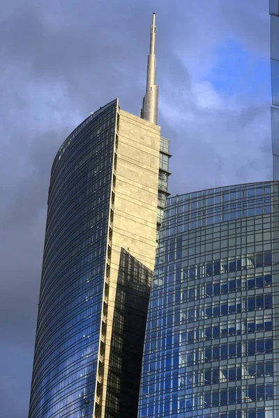意大利联合信贷银行塔在米兰市伦巴第大区 意大利 — 图库照片
