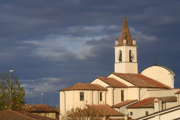 IGLESIA EN LA VILLA DE SOAVE — Foto de Stock