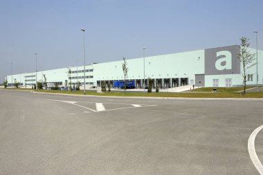 Tortona, Piemonte, İtalya, 05-05-12 lojistik kutbunda içinde Sanayi Yapılar