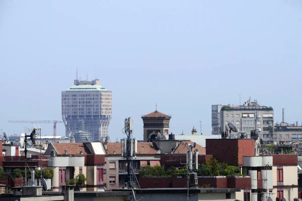 Kule Velasca merkezinde, Milano kenti, Lombardiya, İtalya, 23-07-14