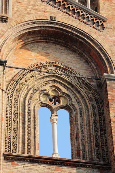 イタリアロンバルディア州クレマ市大聖堂のファサードの詳細26 — ストック写真
