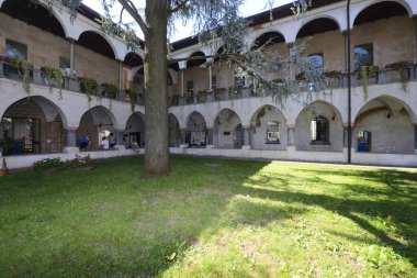 Treviglio, Lombardy, İtalya 'daki Ortak Kütüphane' nin içinde, 03-07-14