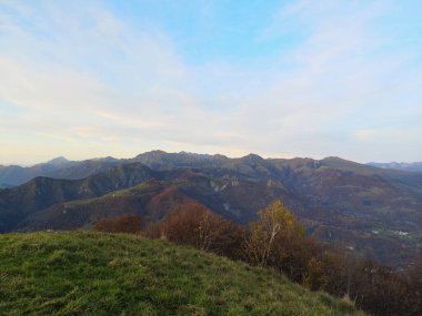 LOMBARdy, Italya 'nın kuzeyindeki IMAGNA Vadisi' nde 27-10-19 'un panoramik görüntüsü