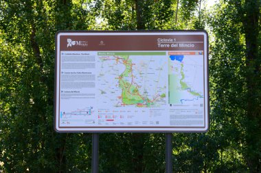 MULINI VOLTA MÜLKESİ 'NİN PARKI PATLARI, LOMBARdy, ITALY, 20-06-14