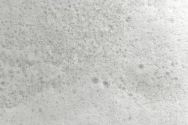 Arkaplan beyaz köpüklü ve düz katmanlı..