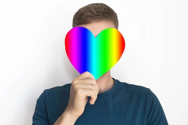Onherkenbare Homo Jongeman Bedekt Zijn Gezicht Met Valentijn Regenboog Kleur — Stockfoto