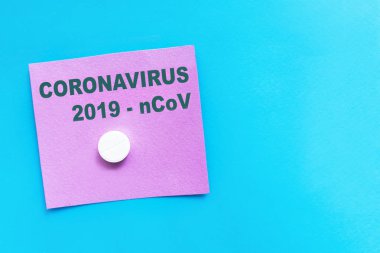 Coronavirus 2019-ncov 'a beyaz bir hap, tablet gönder. Çin 'den gelen yeni Wuhan Coronavirus hastalığı, zatürree virüsü koruma kavramı. Panzehir, hastalıkların tedavisi, virüs
