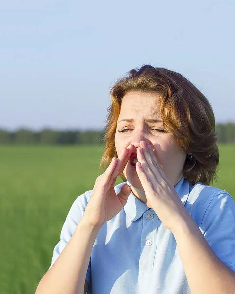 Vertical Photo Sick Ill Girl Going Sneeze Pollen Allergy Concept — Stock Photo, Image