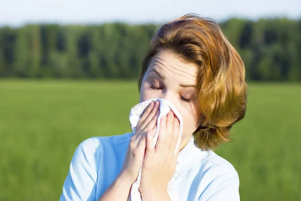 Young Woman Blowing Her Nose Tissue Snot Paper Handkerchief Outdoor — Stock Photo, Image