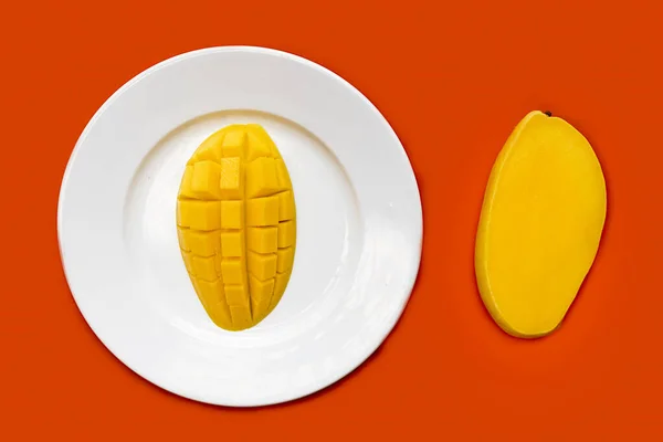 Frische Reife Früchte Geschälte Mango Quadrate Oder Würfel Geschnitten Auf — Stockfoto