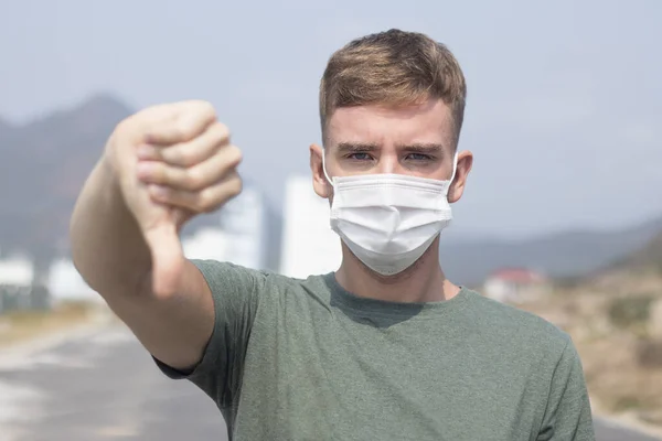 Hombre Europeo Serio Chico Guapo Joven Máscara Médica Estéril Protectora — Foto de Stock