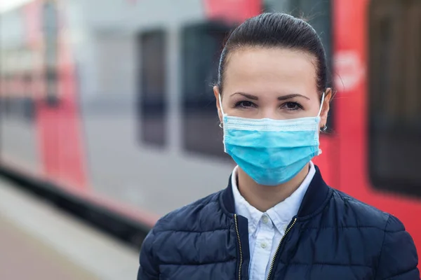 Mujer Joven Con Máscara Protección Médica Cara Contra Coronavirus Hermosa — Foto de Stock