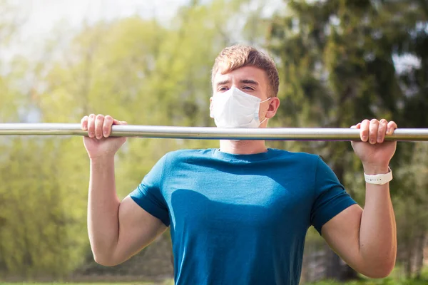 Strong Fit Guy Young Athletic Man Medical Protective Mask Doing — Stock Photo, Image
