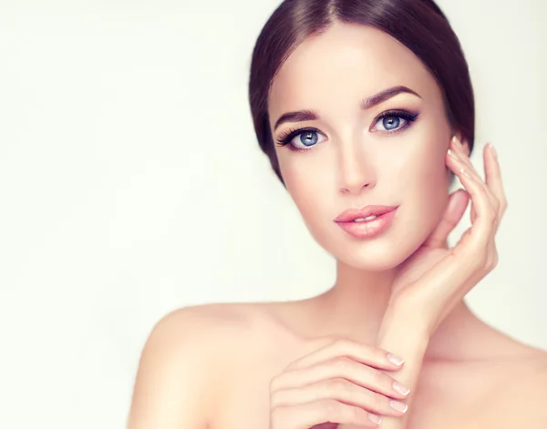 Woman face with young healthy skin — Stock Photo, Image